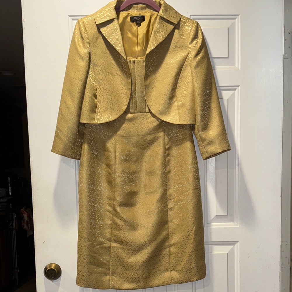 Tahari Arthur S. Levine Elegant Gold Lined Dress with Jacket. Size 6 petite
